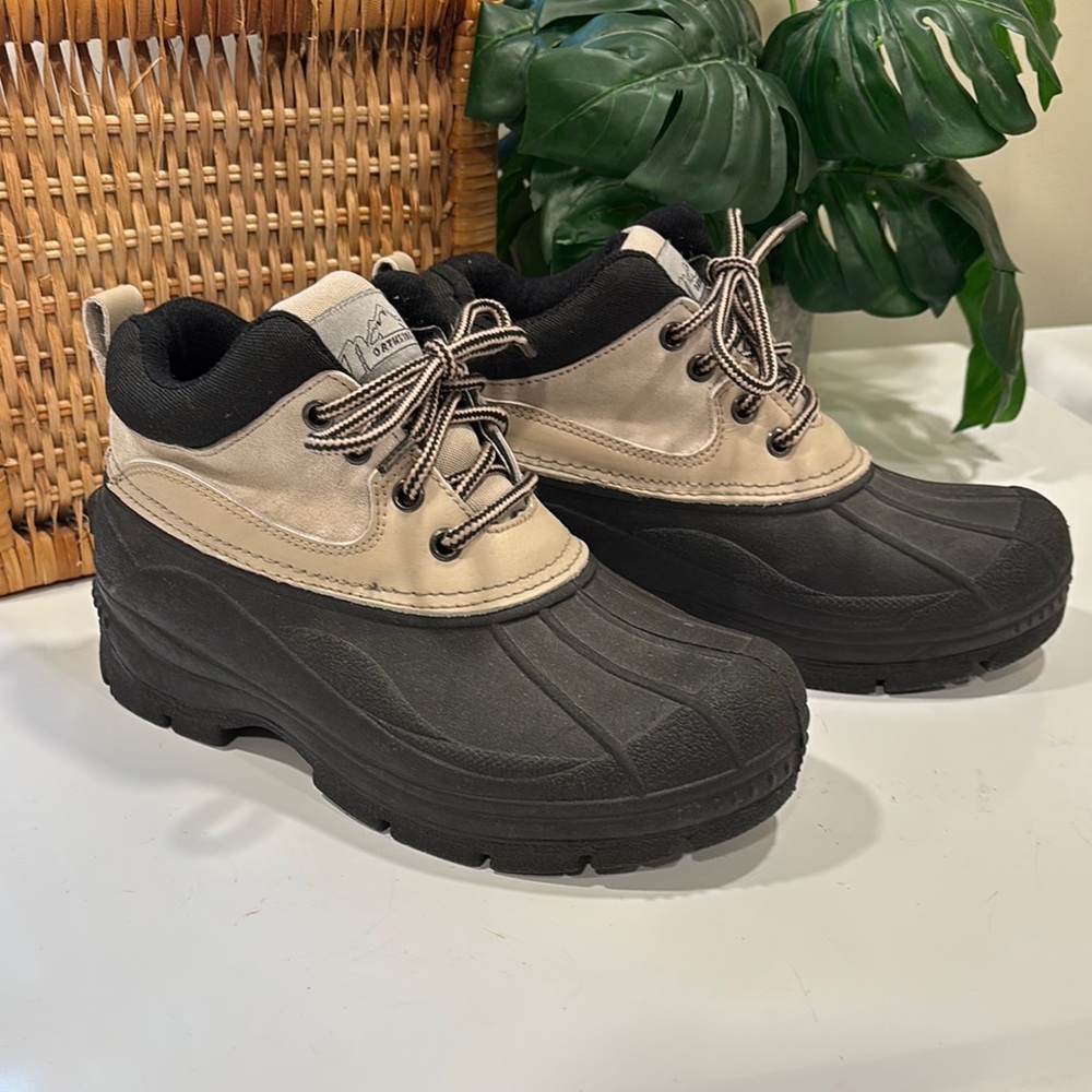Northside Thinsulate Black and Cream Winter Boots with Leather Uppers